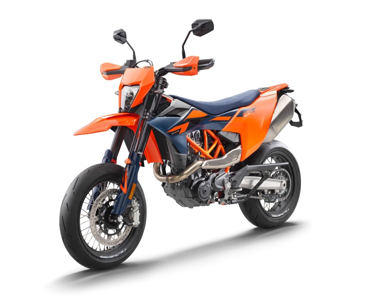 Presentate le nuove KTM 690 Enduro R e 690 SMC R 2026